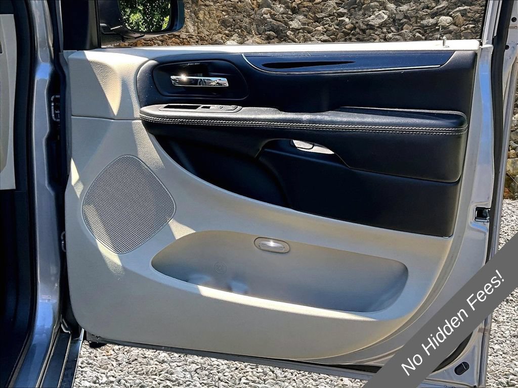Used 2018 Dodge Grand Caravan SXT FWD image 22
