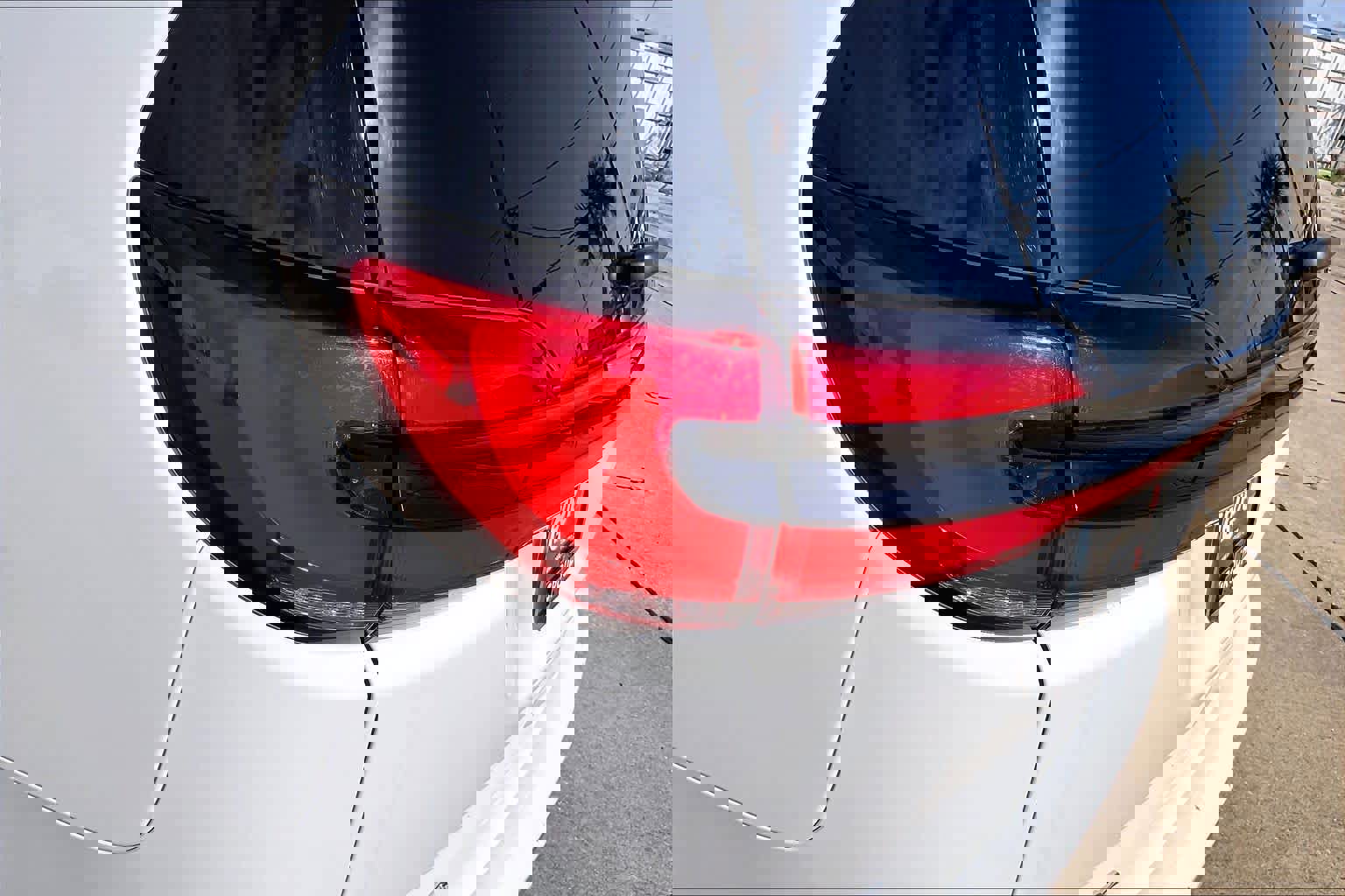 Used 2023 Chrysler Pacifica Touring-L image 27