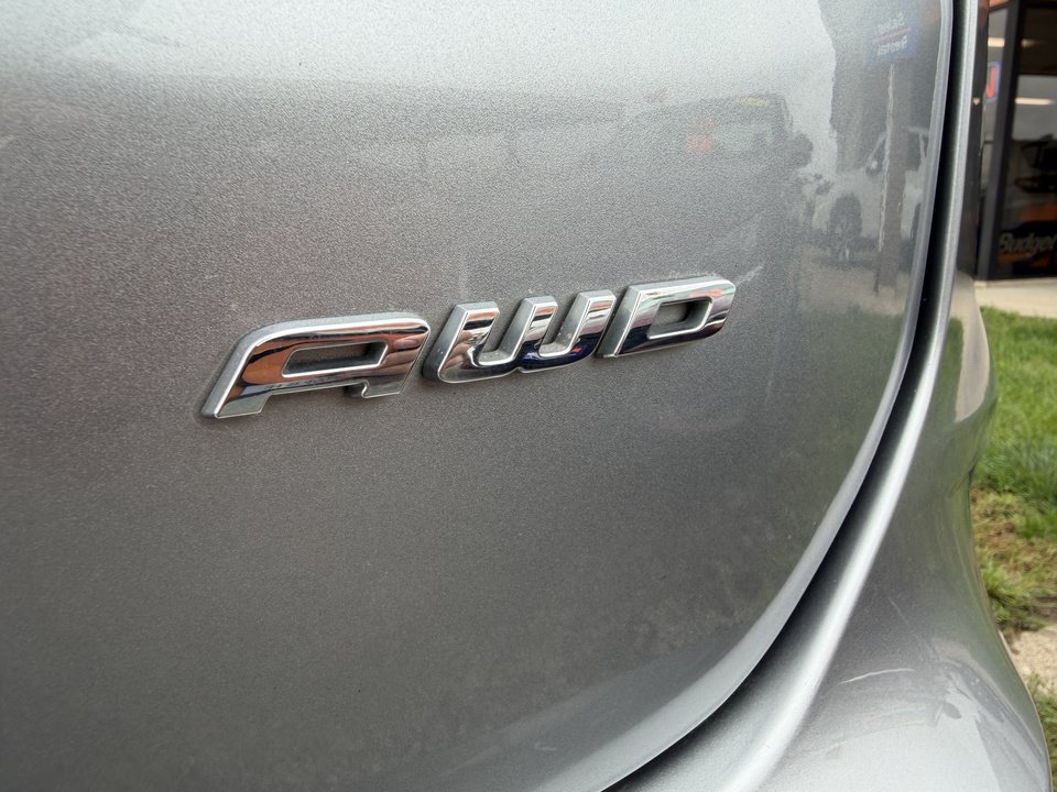Used 2024 Ford Edge SEL w/ Cargo Accessory Package AWD/4WD image 9