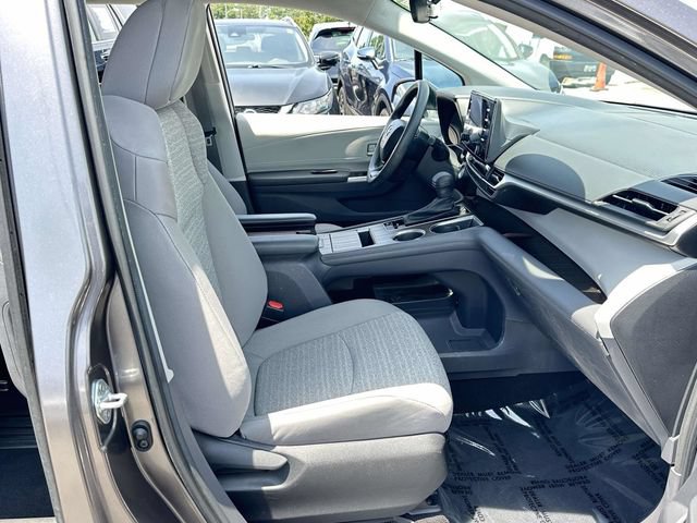 Used 2023 Toyota Sienna LE FWD image 18