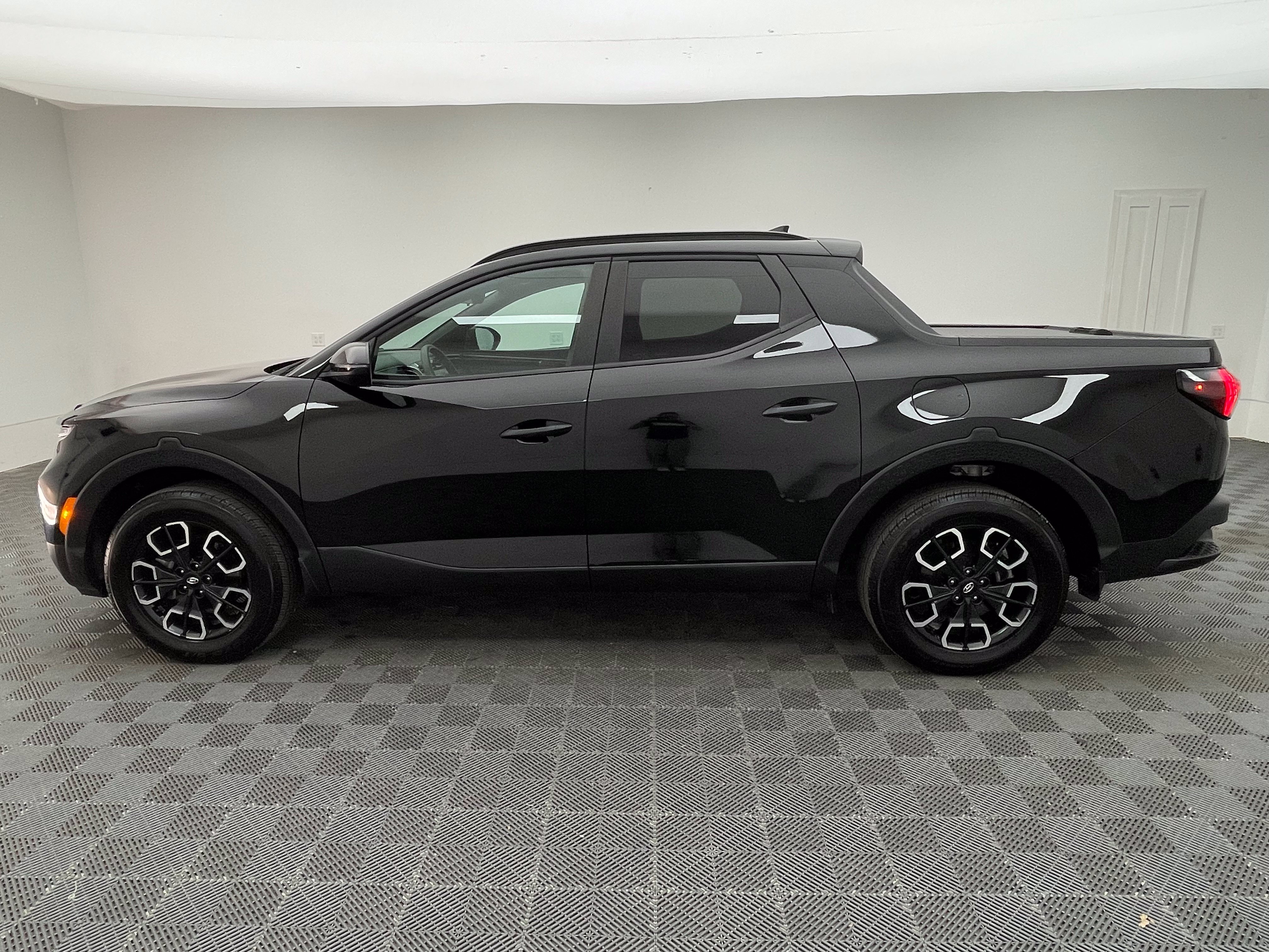 Used 2023 Hyundai Santa Cruz SEL w/ Activity Package AWD/4WD image 12