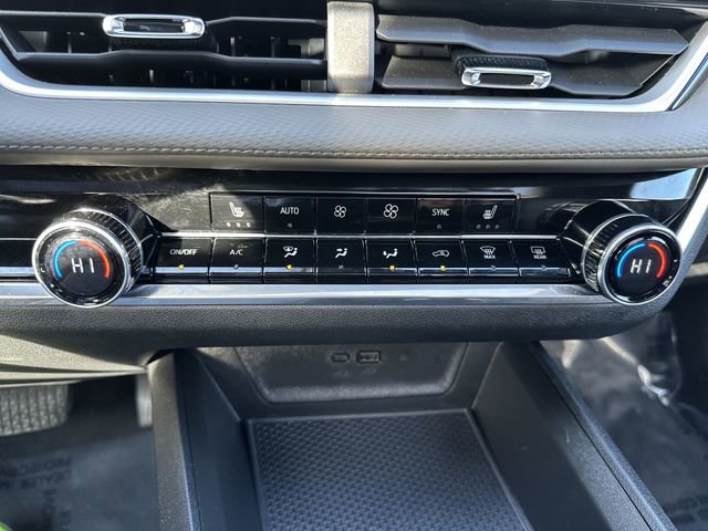 Used 2025 Chevrolet Equinox LT w/ Convenience Package II image 19