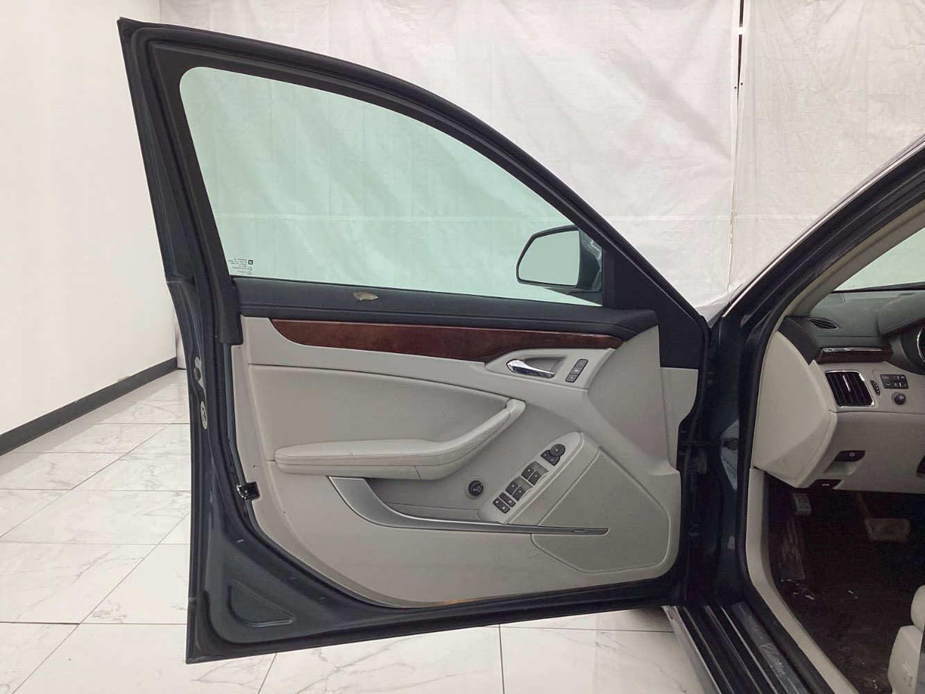 Used 2011 Cadillac CTS Premium image 18