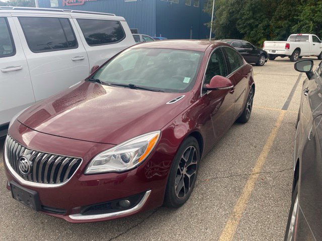 Used 2016 Buick Regal Sport Touring FWD image 2