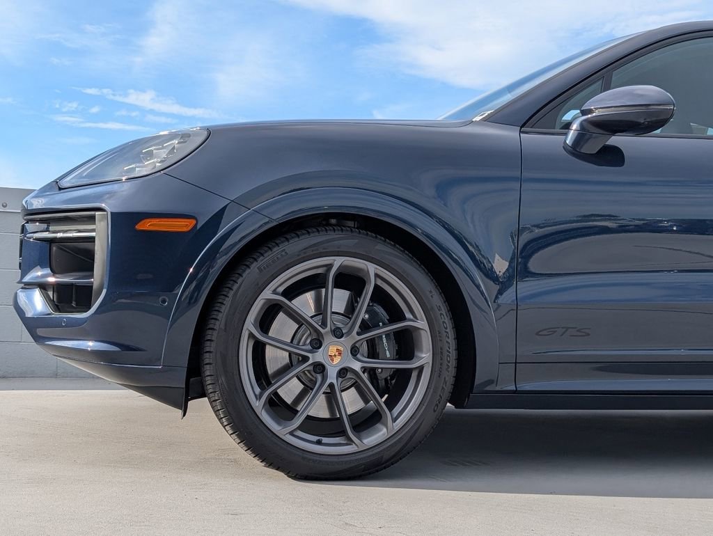 Certified 2025 Porsche Cayenne GTS image 9