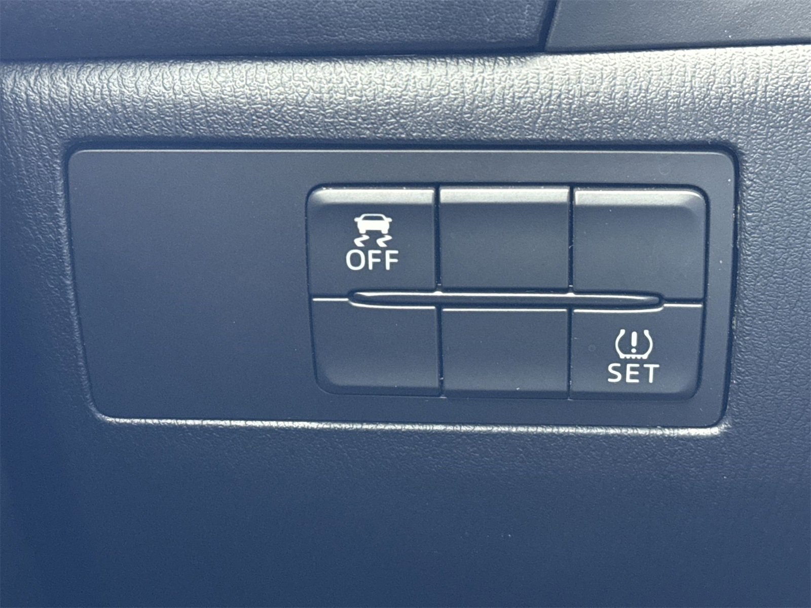 Used 2018 MAZDA MAZDA3 Grand Touring image 33