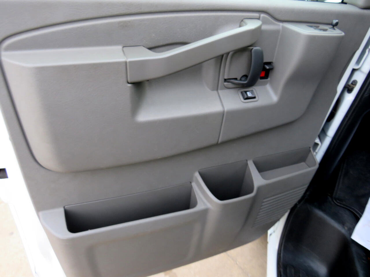 Used 2018 Chevrolet Express 3500 LT w/ LT Preferred Equipment Group RWD image 11