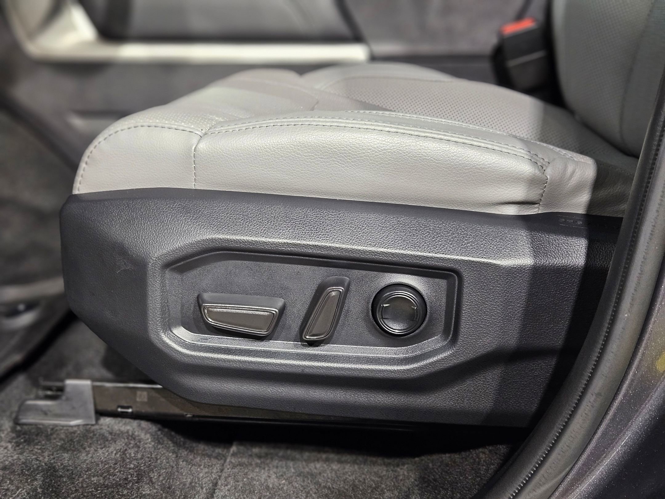 Used 2024 Toyota Tundra Limited image 23