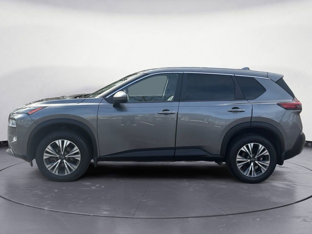Used 2023 Nissan Rogue SV image 2