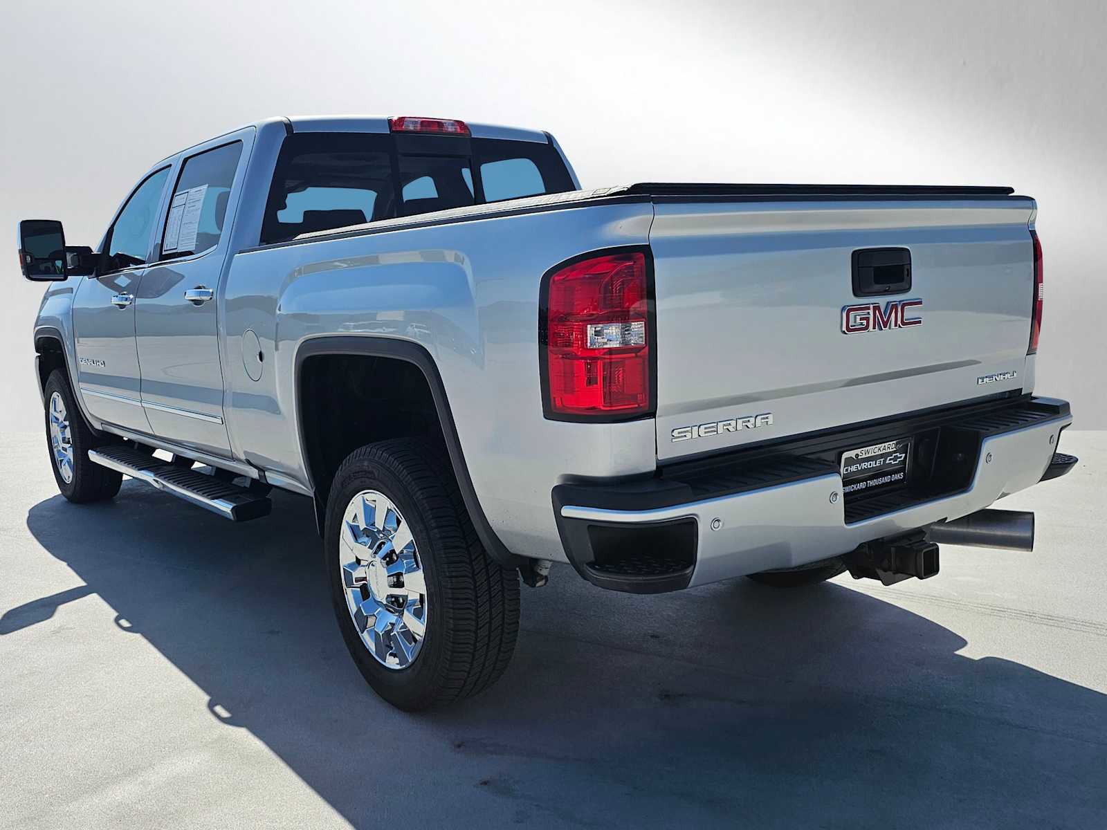 Used 2017 GMC Sierra 2500 Denali w/ Duramax Plus Package AWD/4WD image 5
