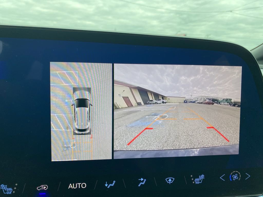 Used 2024 Chevrolet Equinox EV LT image 25