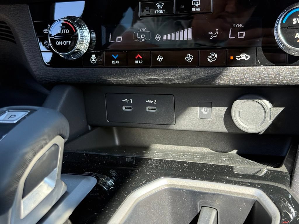 New 2026 Mitsubishi Outlander SEL Black Edition FWD image 28