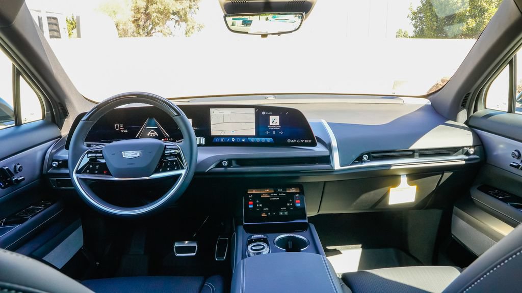 New 2027 Cadillac Vistiq Luxury w/ LPO, Floor Liner Package AWD/4WD image 10