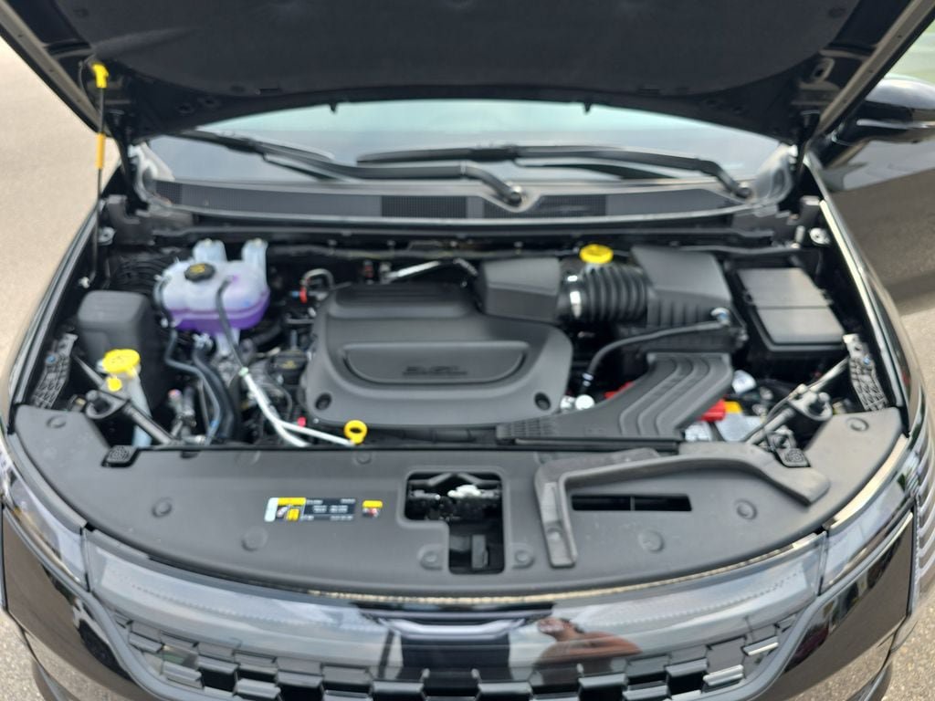 New 2027 Chrysler Pacifica Limited AWD/4WD image 35