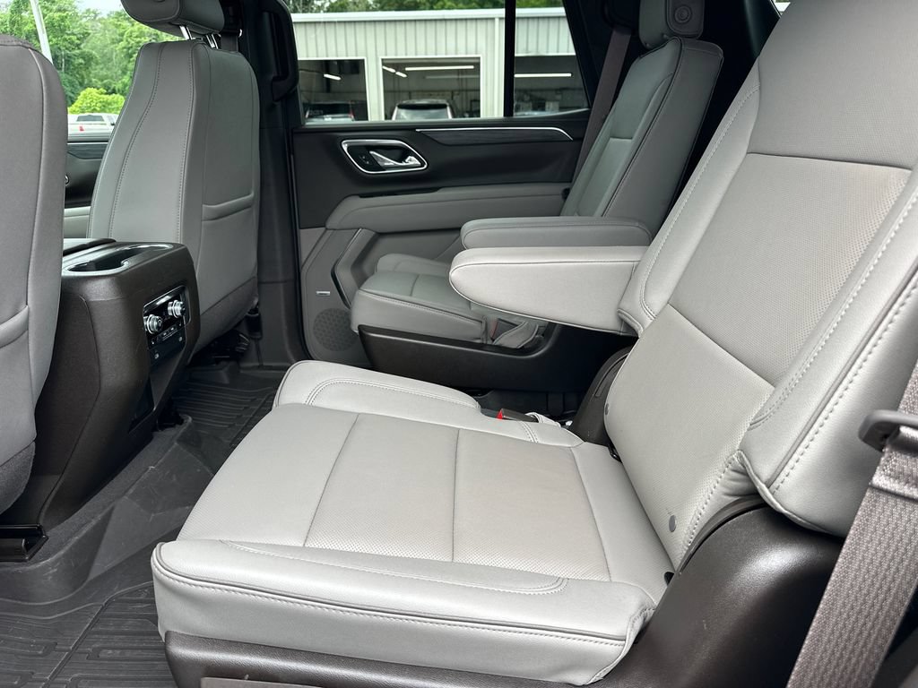 Used 2024 GMC Yukon SLT w/ SLT Luxury Package RWD image 21