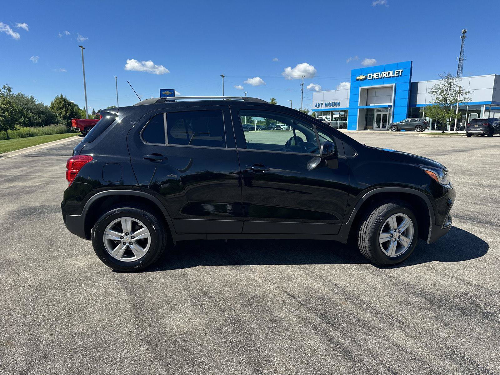 Used 2022 Chevrolet Trax LT w/ LT Convenience Package AWD/4WD image 7