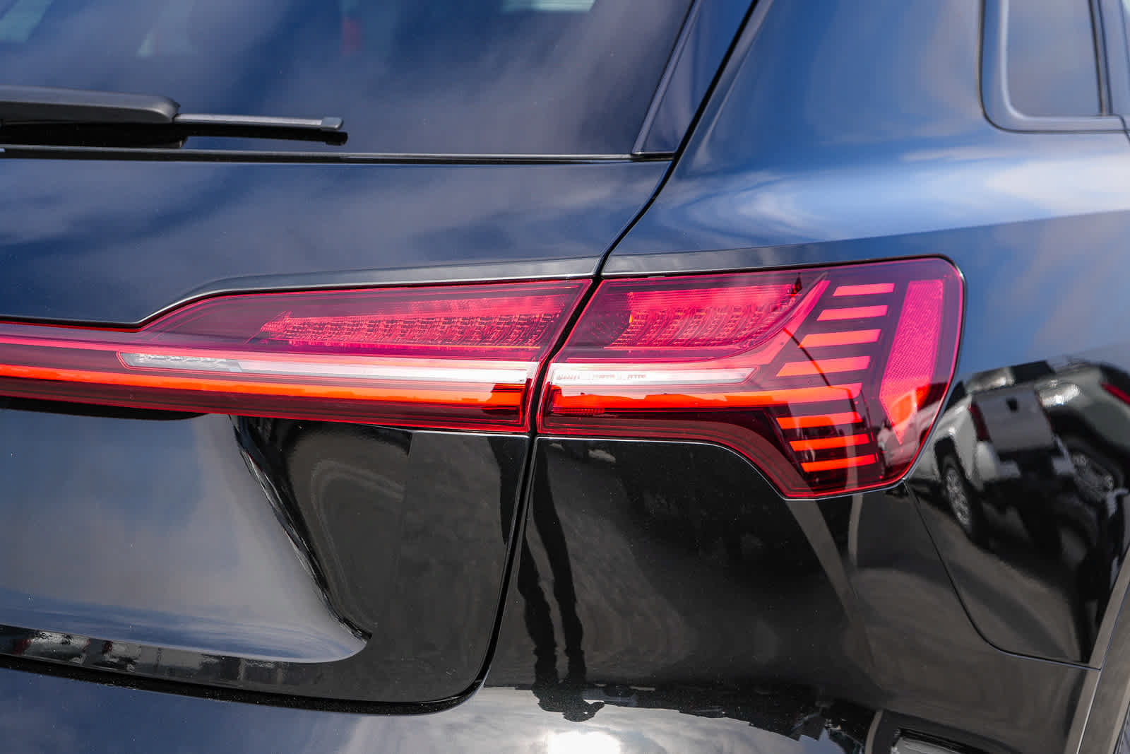 Used 2024 Audi Q8 e-tron Premium AWD/4WD image 11
