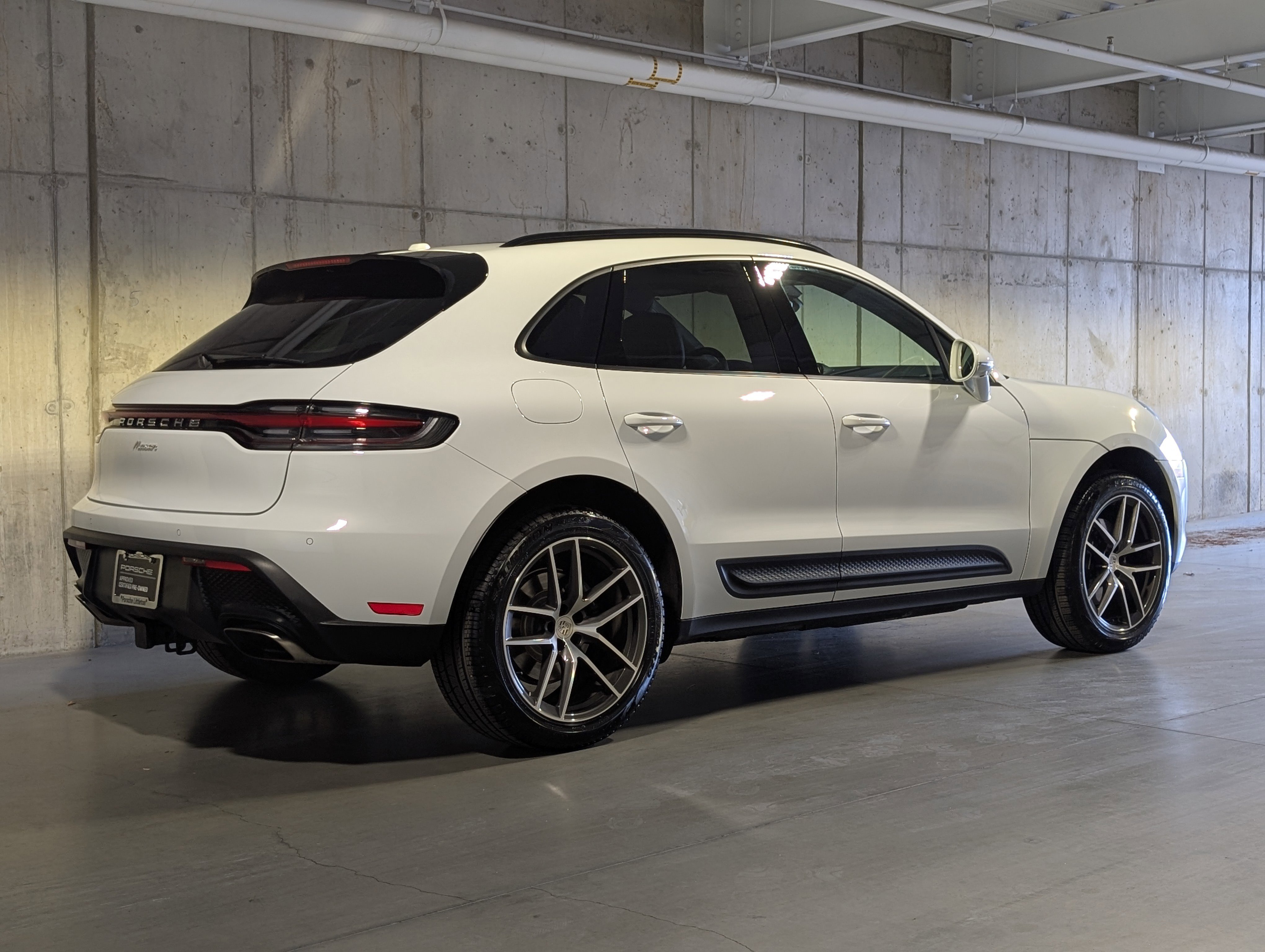 Certified 2025 Porsche Macan image 9