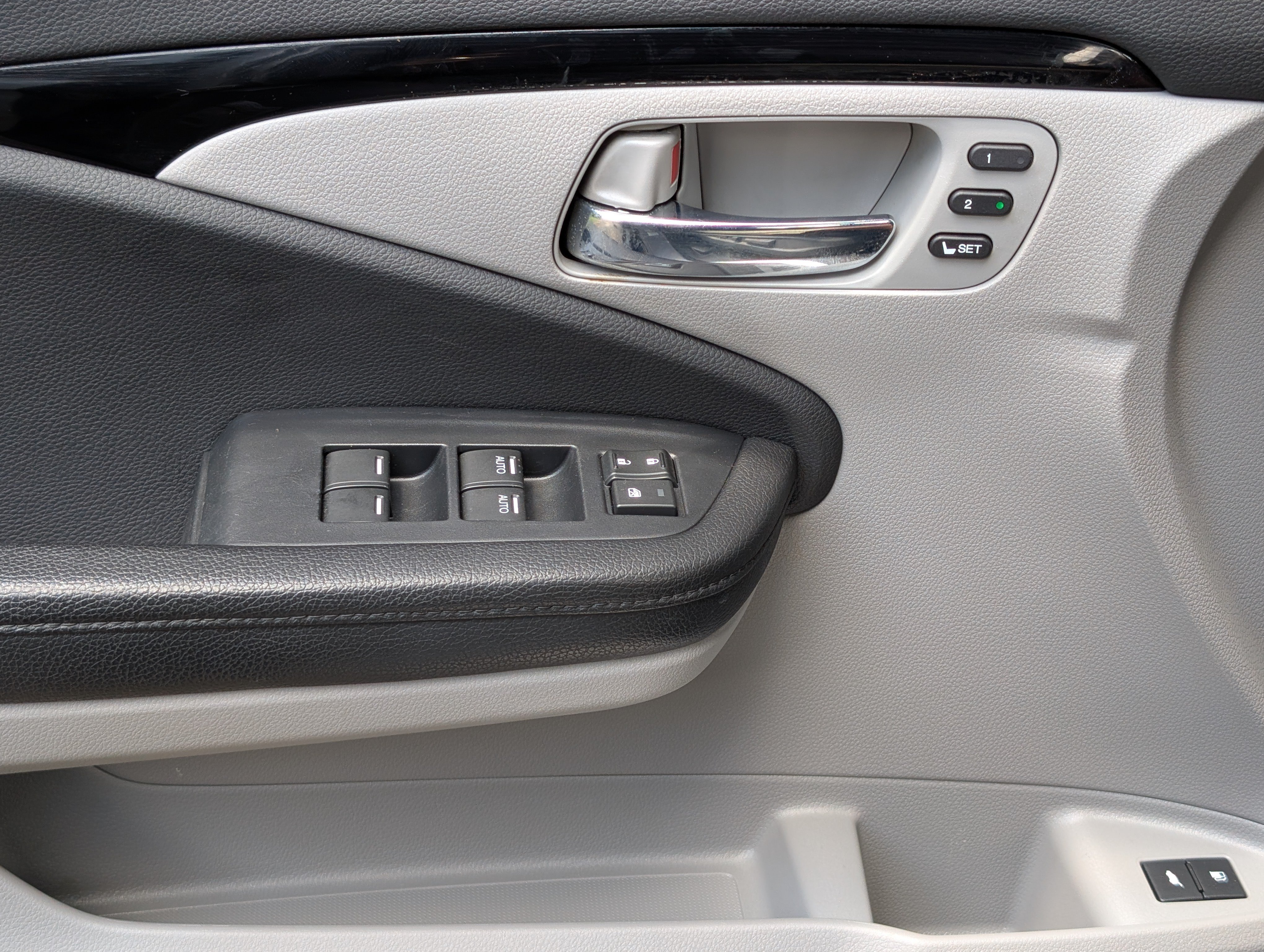 Used 2016 Honda Pilot Touring image 16
