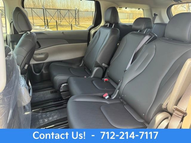 New 2026 Kia Carnival EX image 8