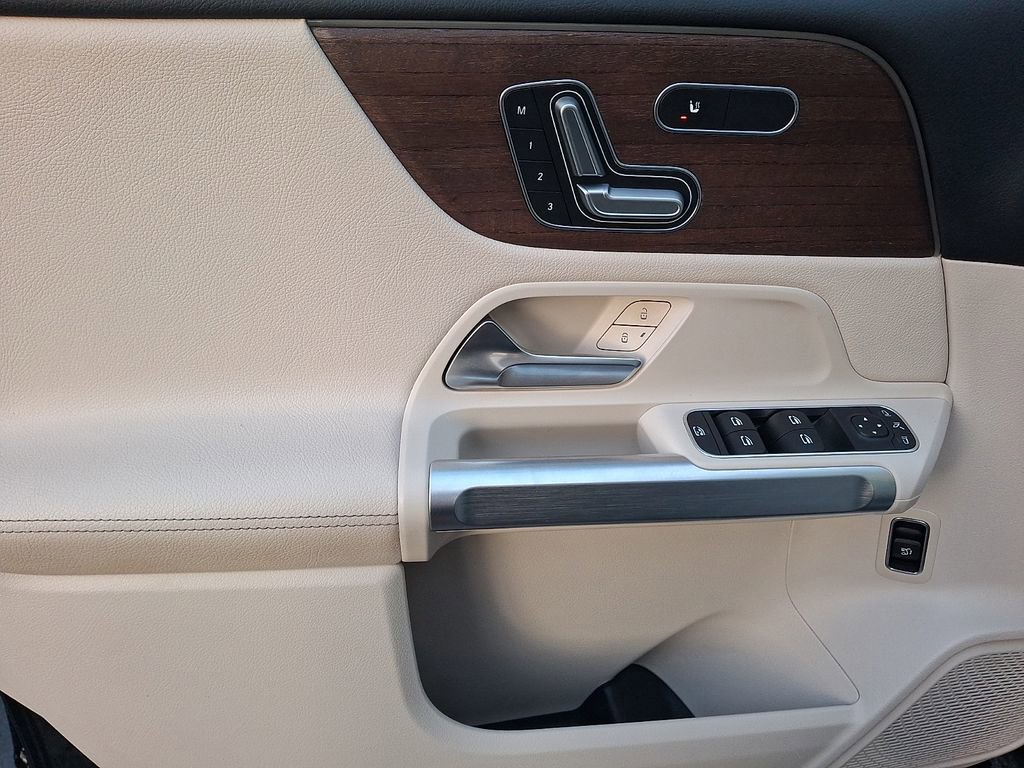 Used 2023 Mercedes-Benz GLB 250 4MATIC image 8