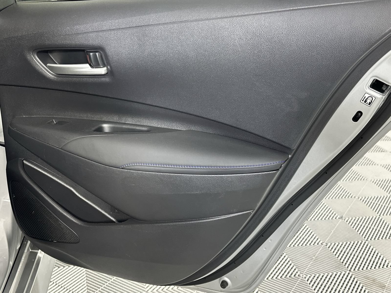 Used 2022 Toyota Corolla SE w/ Carpet Mat Package (TMS) FWD image 32