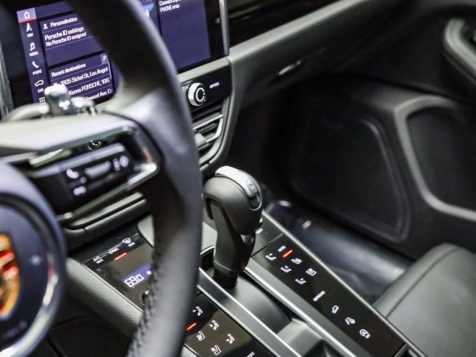 Certified 2026 Porsche Macan AWD/4WD image 24