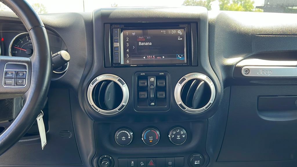 Used 2017 Jeep Wrangler Unlimited Sahara AWD/4WD image 20