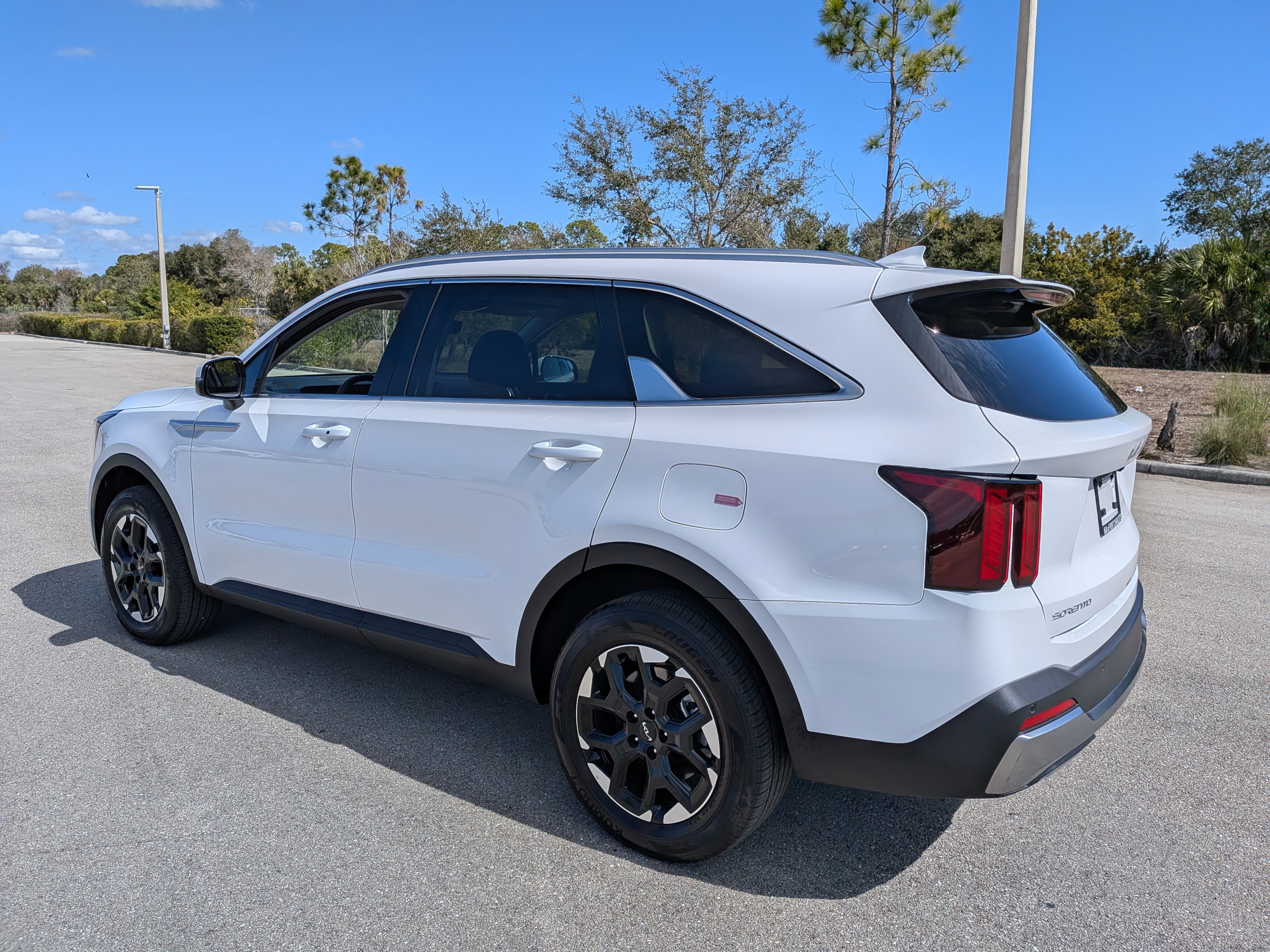 Certified 2025 Kia Sorento S image 7