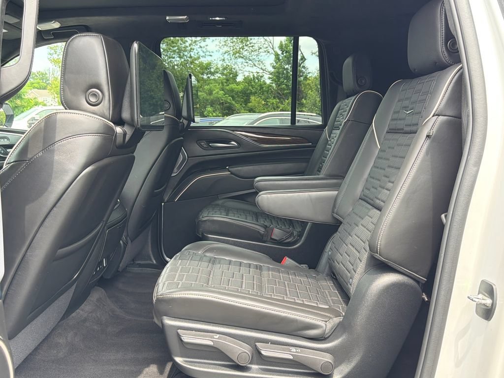 Certified 2024 Cadillac Escalade ESV Sport Platinum w/ LPO, ONYX Package AWD/4WD image 12