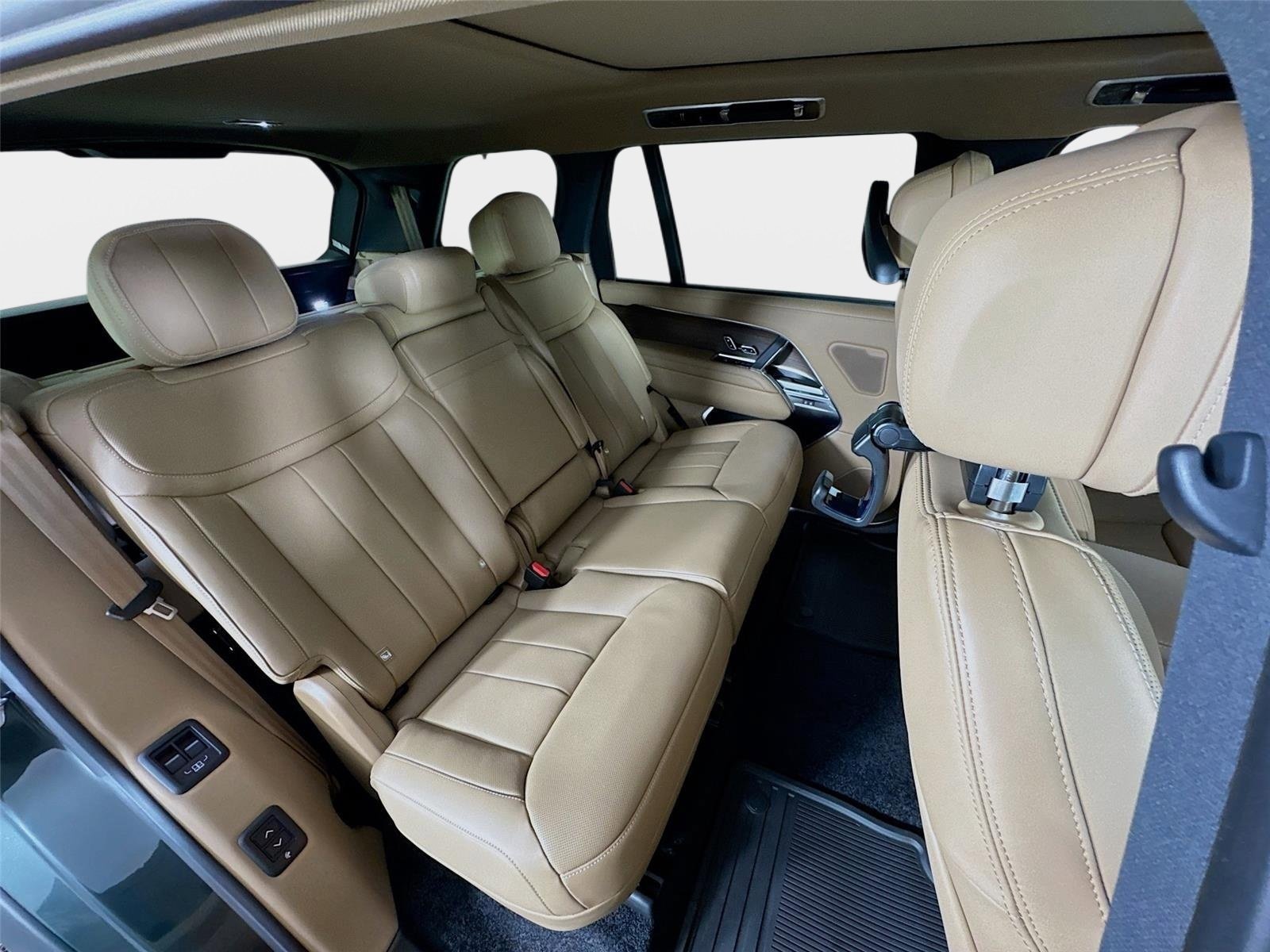 New 2026 Land Rover Range Rover Long Wheelbase SE AWD/4WD image 28