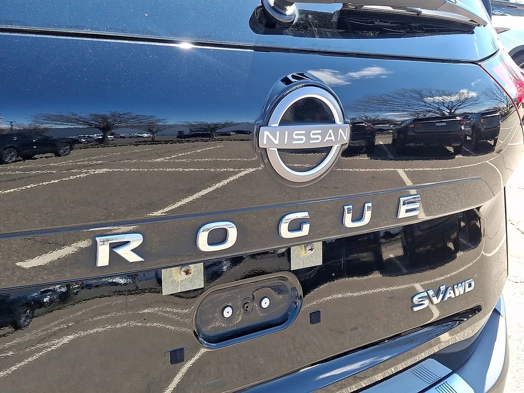 Used 2023 Nissan Rogue SV image 30