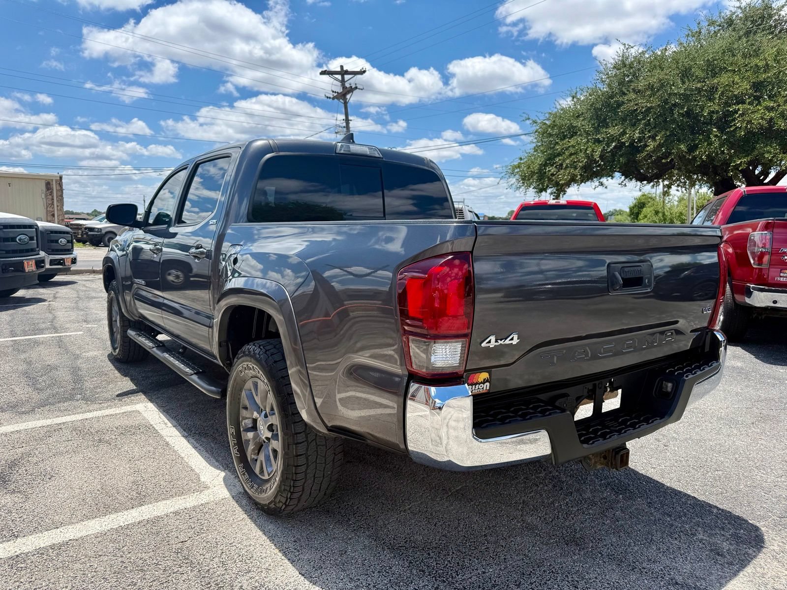 Used 2018 Toyota Tacoma SR5 AWD/4WD image 5
