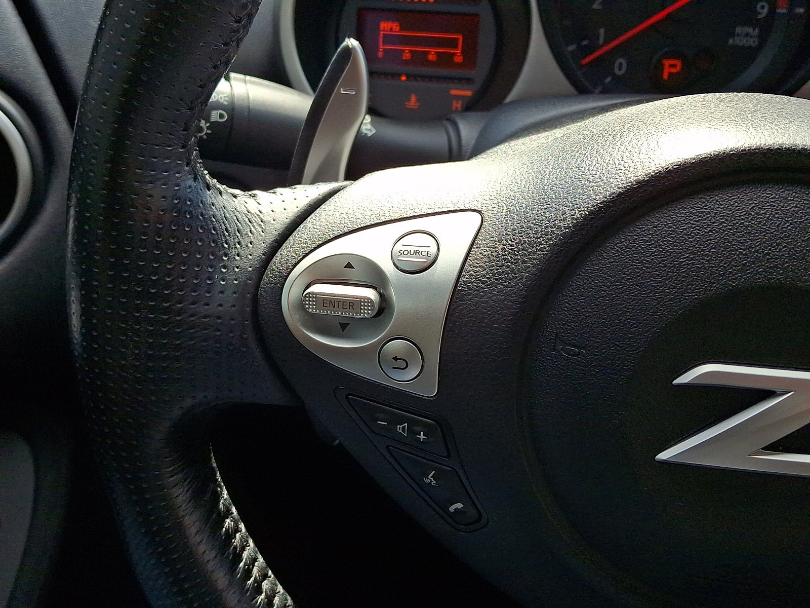 Used 2016 Nissan 370Z Coupe RWD image 22