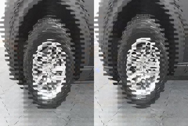 Certified 2025 Ford Explorer Active image 28