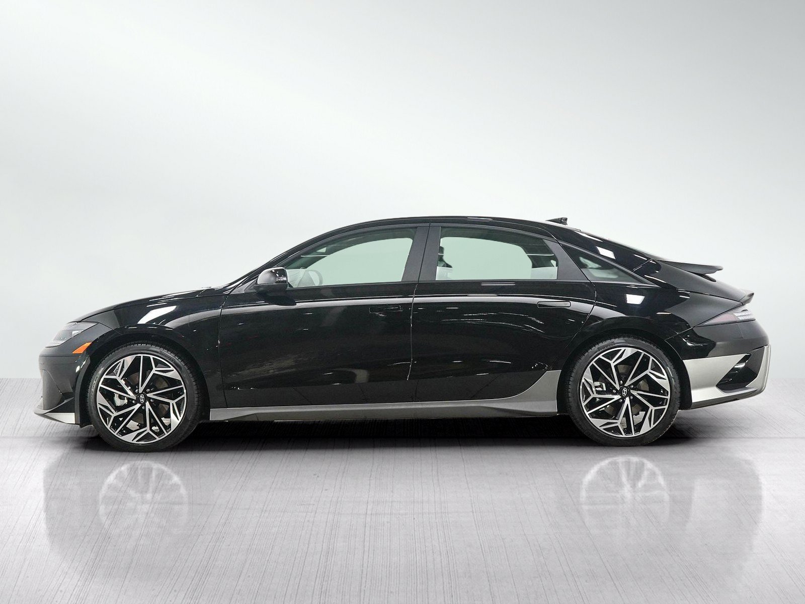 Used 2023 Hyundai Ioniq 6 SEL w/ Cargo Package AWD/4WD image 2