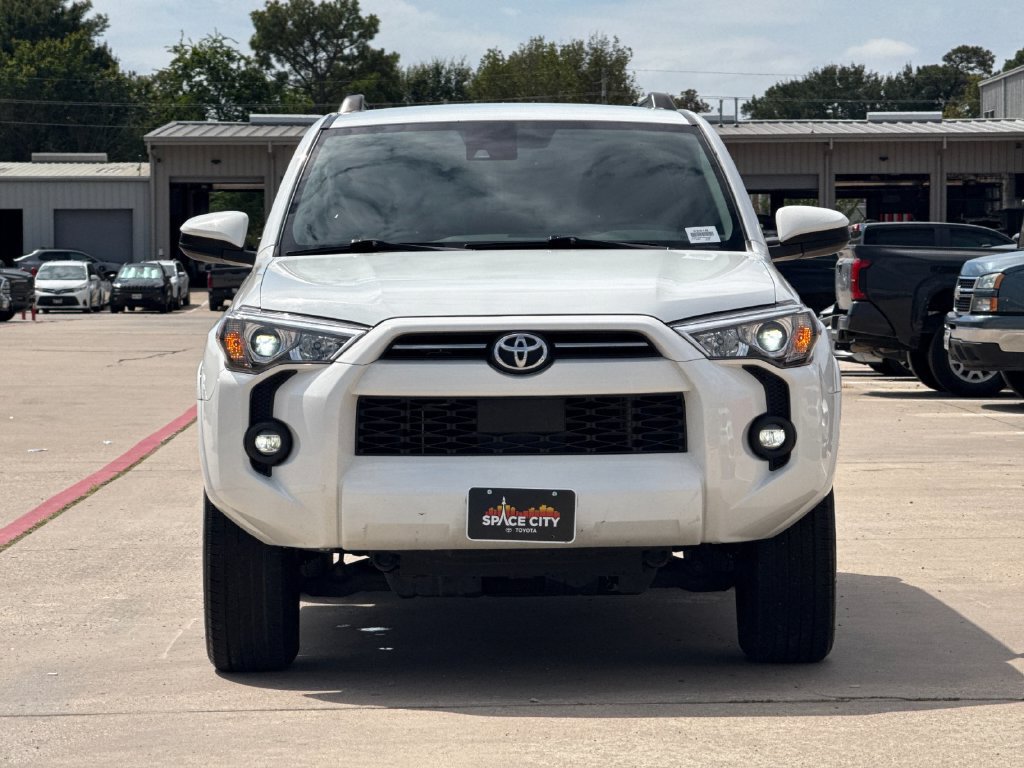 Used 2024 Toyota 4Runner SR5 AWD/4WD image 9