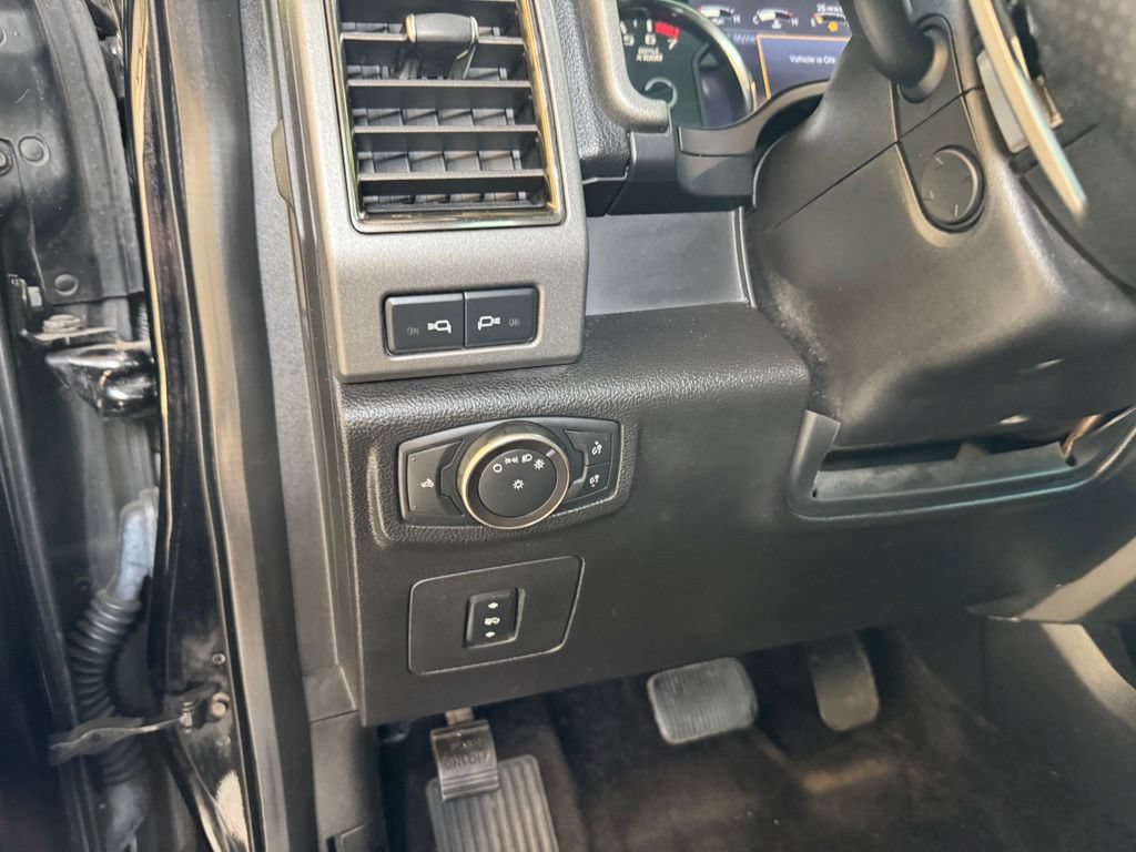 Used 2017 Ford F150 Raptor w/ Equipment Group 802A Luxury AWD/4WD image 10