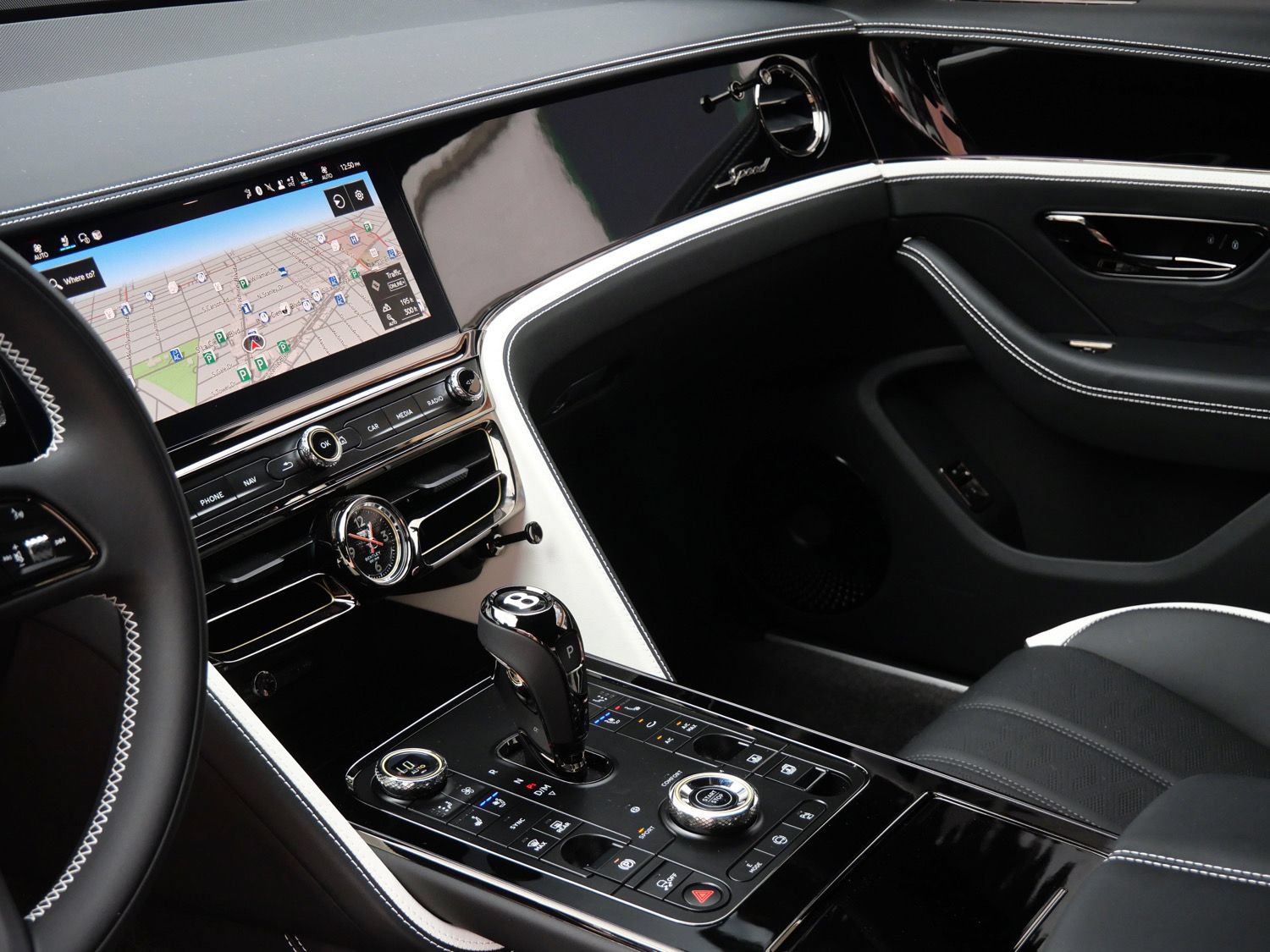 Used 2025 Bentley Flying Spur Plug-In Hybrid AWD/4WD image 26