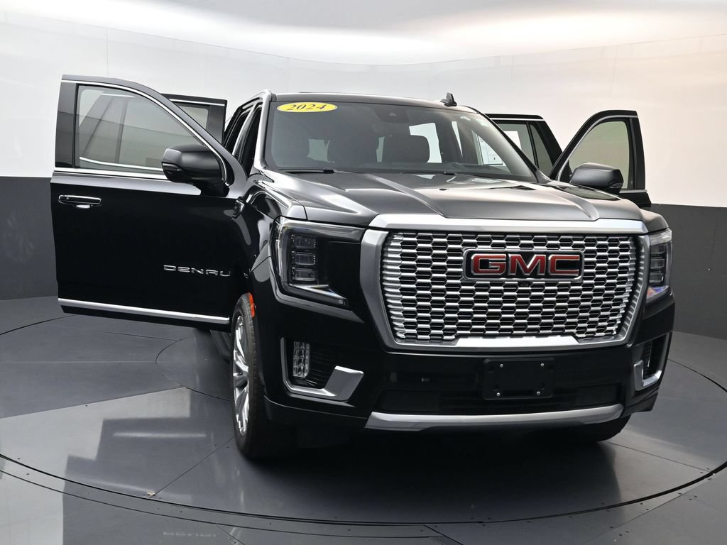 Used 2024 GMC Yukon Denali w/ Advanced Technology Package AWD/4WD image 32