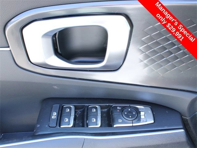 Used 2025 Kia Sorento S w/ Panoramic Sunroof Package FWD image 17