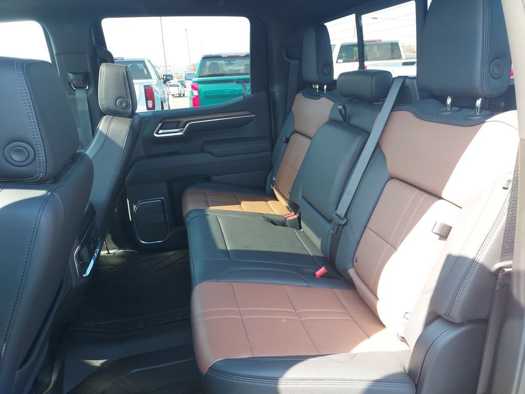 Used 2026 Chevrolet Silverado 1500 High Country w/ High Country Premium Package AWD/4WD image 29