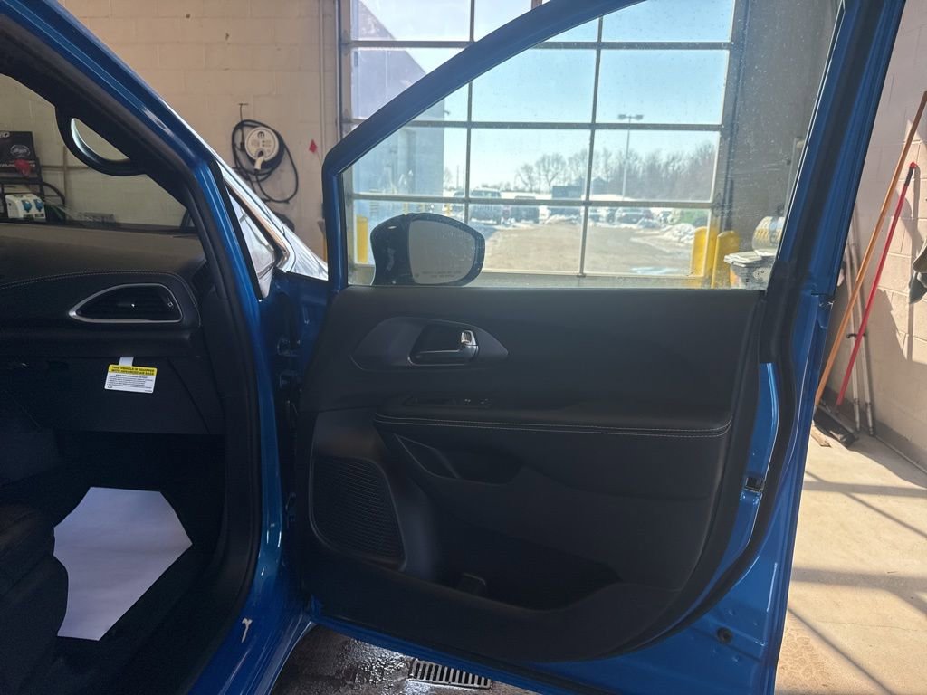 New 2026 Chrysler Pacifica Select image 53