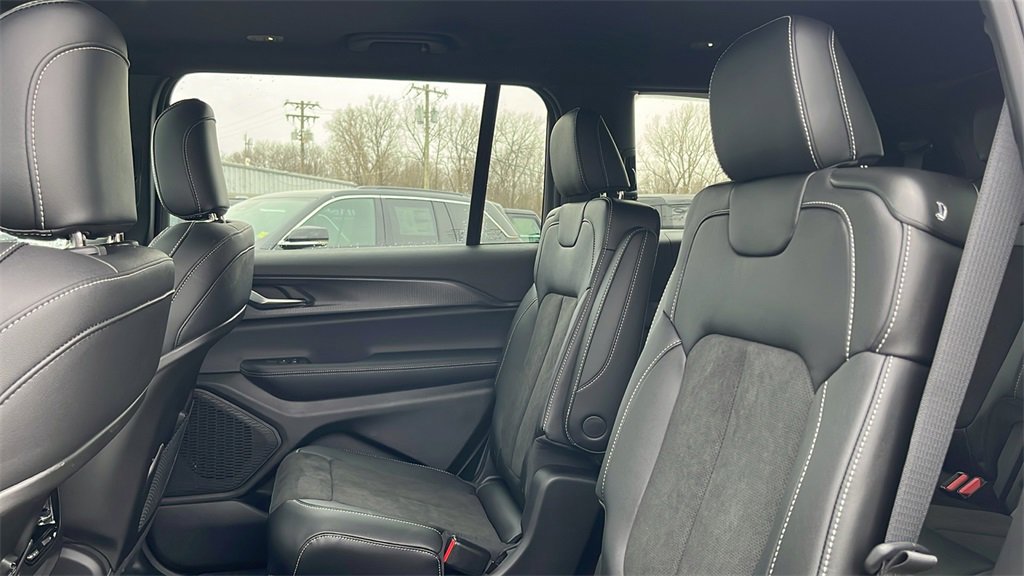 New 2025 Jeep Grand Cherokee L Altitude image 31