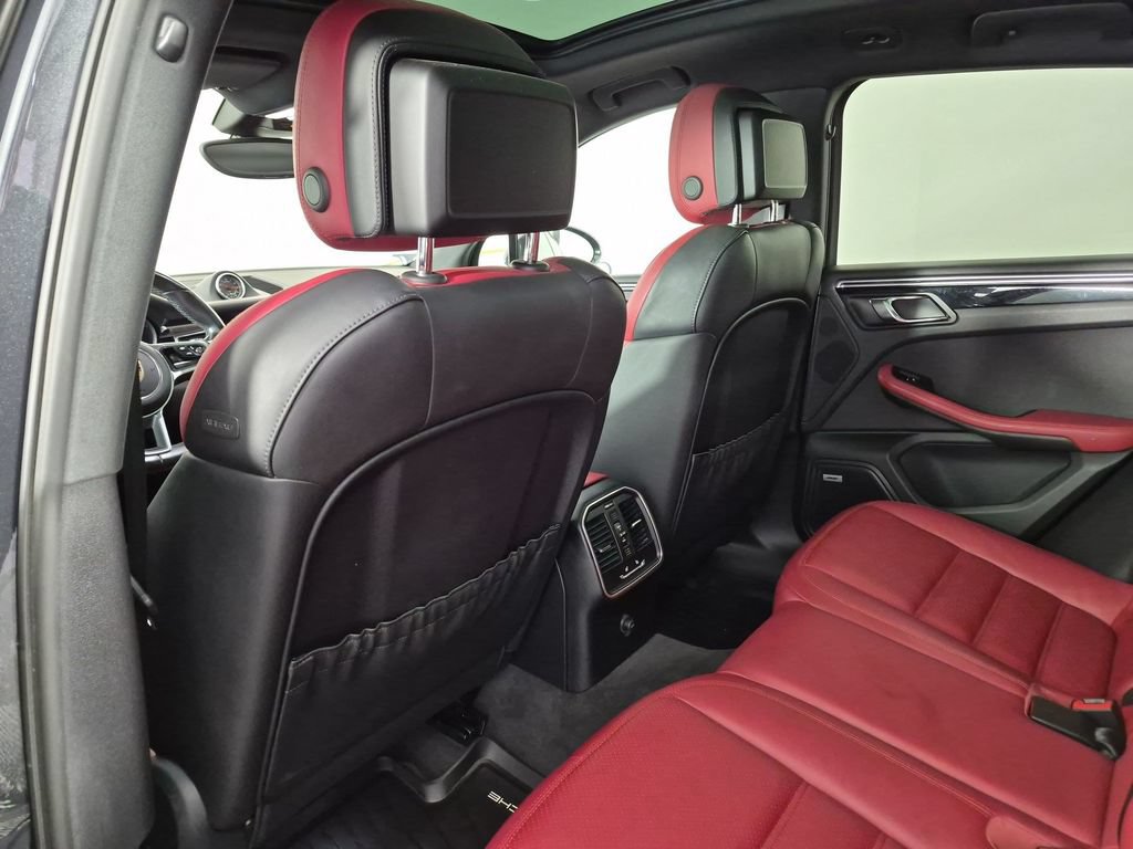Used 2017 Porsche Macan GTS AWD/4WD image 36
