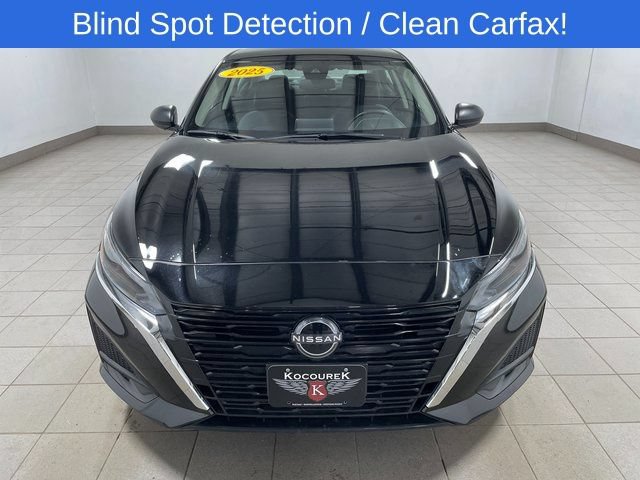Used 2025 Nissan Altima 2.5 SV FWD image 2