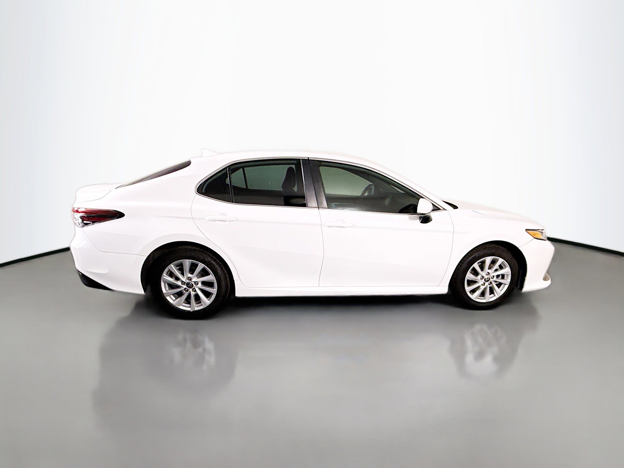 Used 2021 Toyota Camry LE image 11