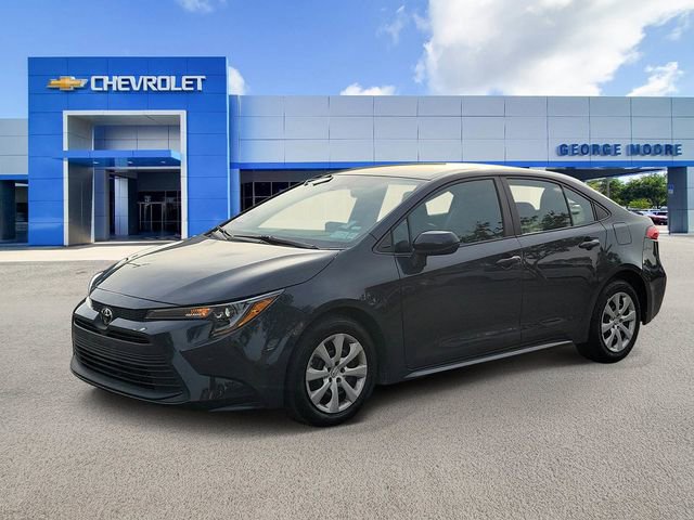 Used 2023 Toyota Corolla LE FWD image 2