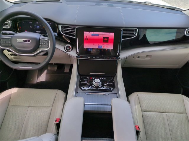 Used 2023 Jeep Wagoneer Series III w/ Preferred Equipment Group image 18