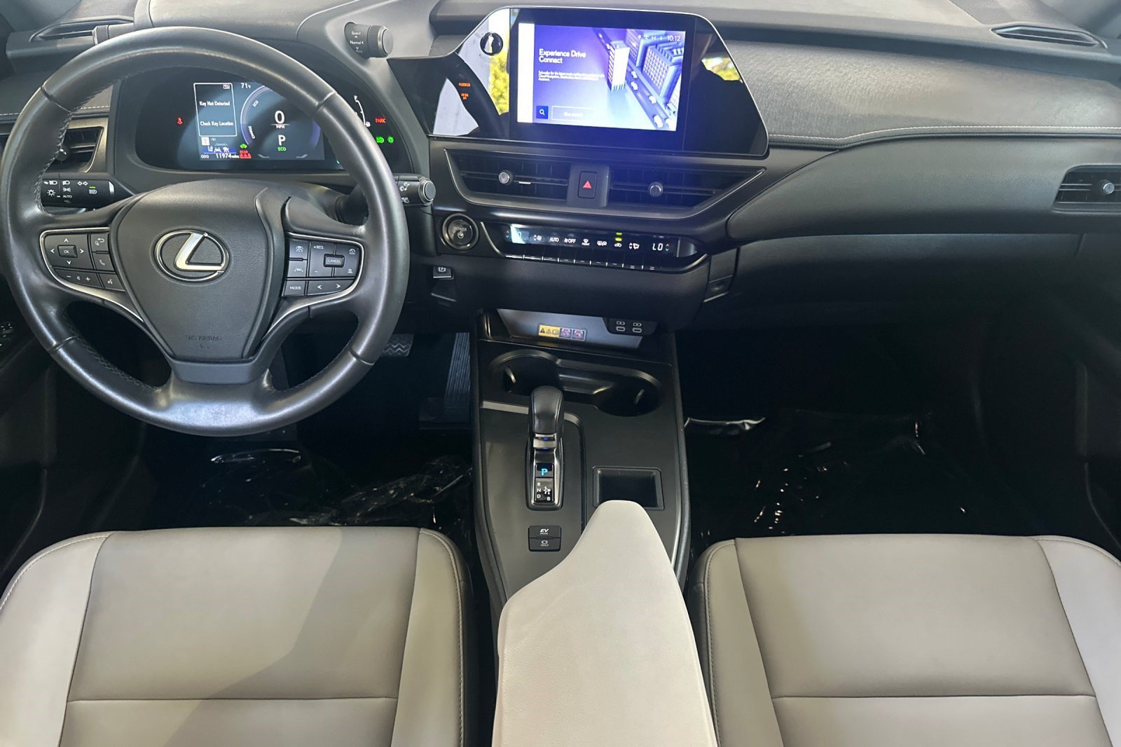 Certified 2025 Lexus UX 300h FWD w/ Accessory Package (Z2) image 17